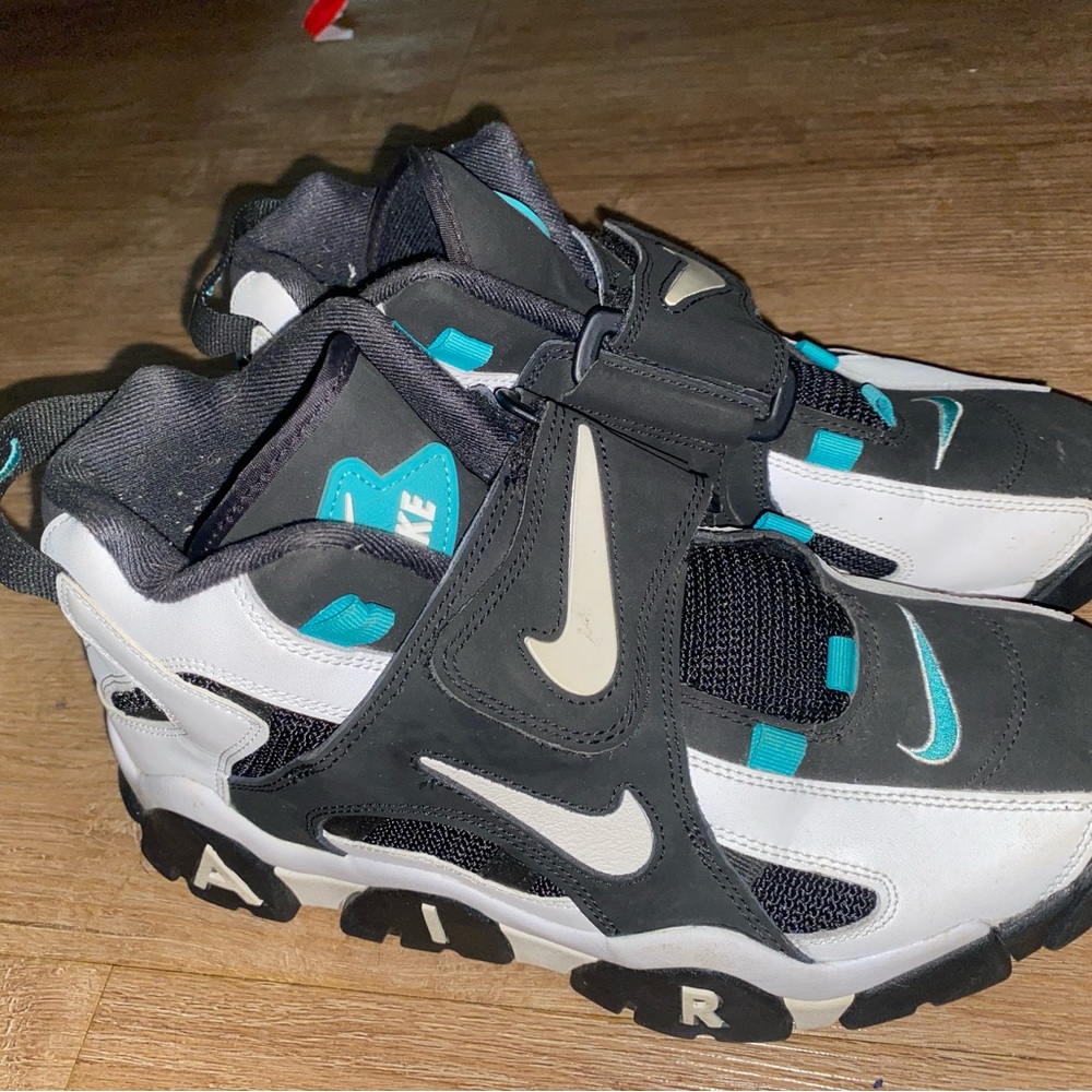 Nike airs